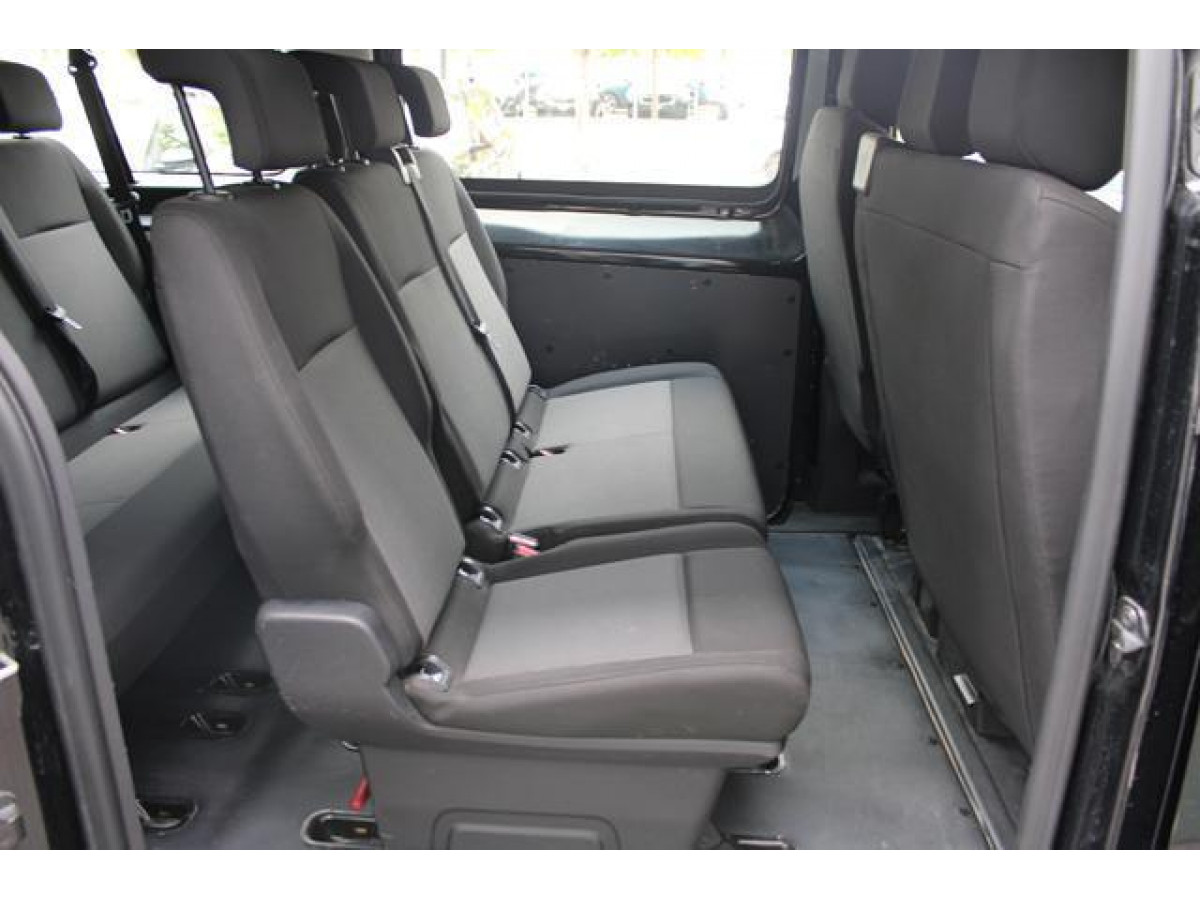 Opel Vivaro 2.0 L 180 A 8 
