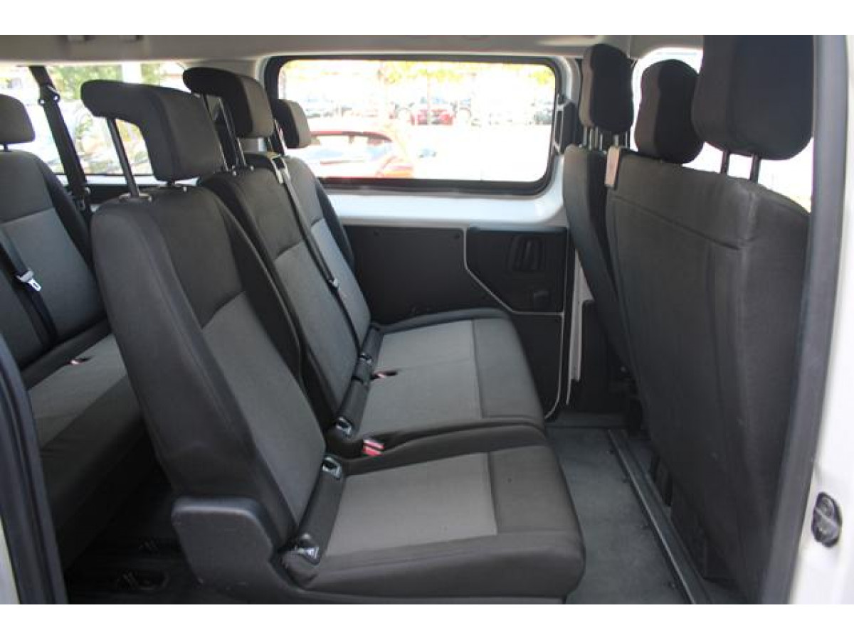 Opel Vivaro 2.0 L 180 A 8 