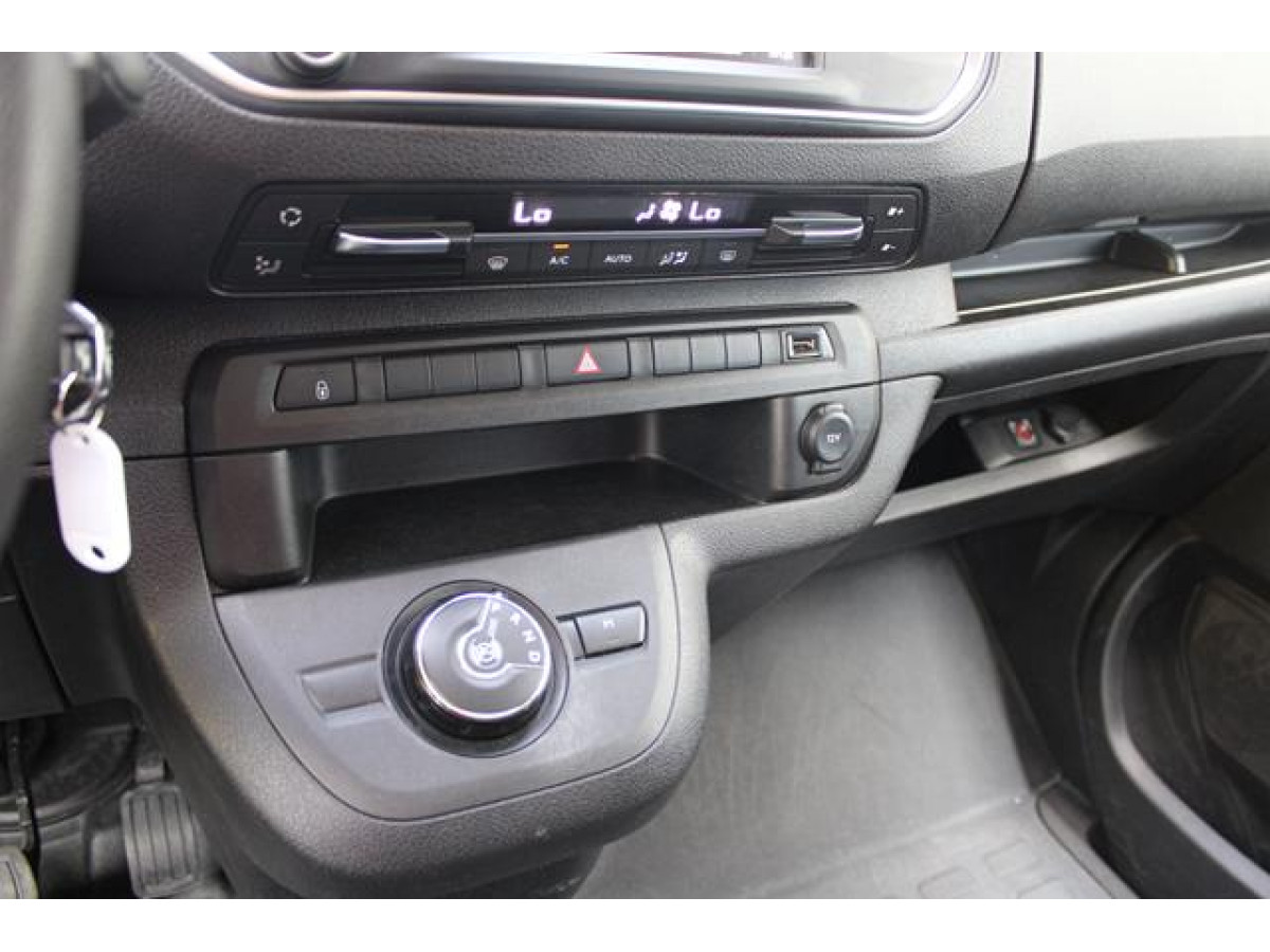 Opel Vivaro 2.0 L 180 A 8 