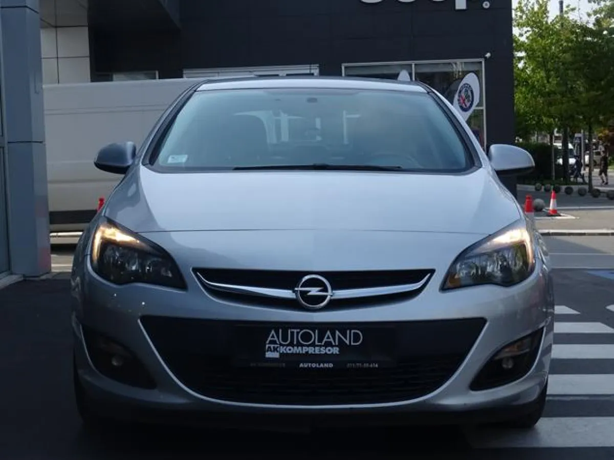 Opel Astra J 1.6 Enjoy 
