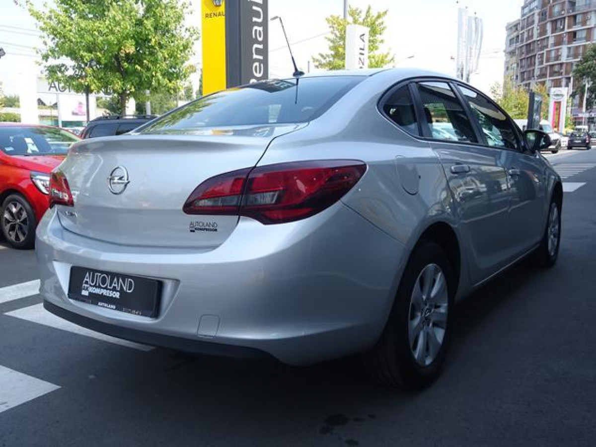 Opel Astra J 1.6 Enjoy 
