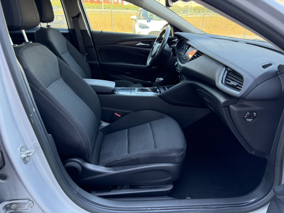 Opel Insignia BUSINESS 2.0 A8 