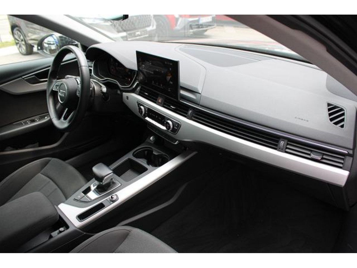 Audi A4 35 TFSI Hybrid 