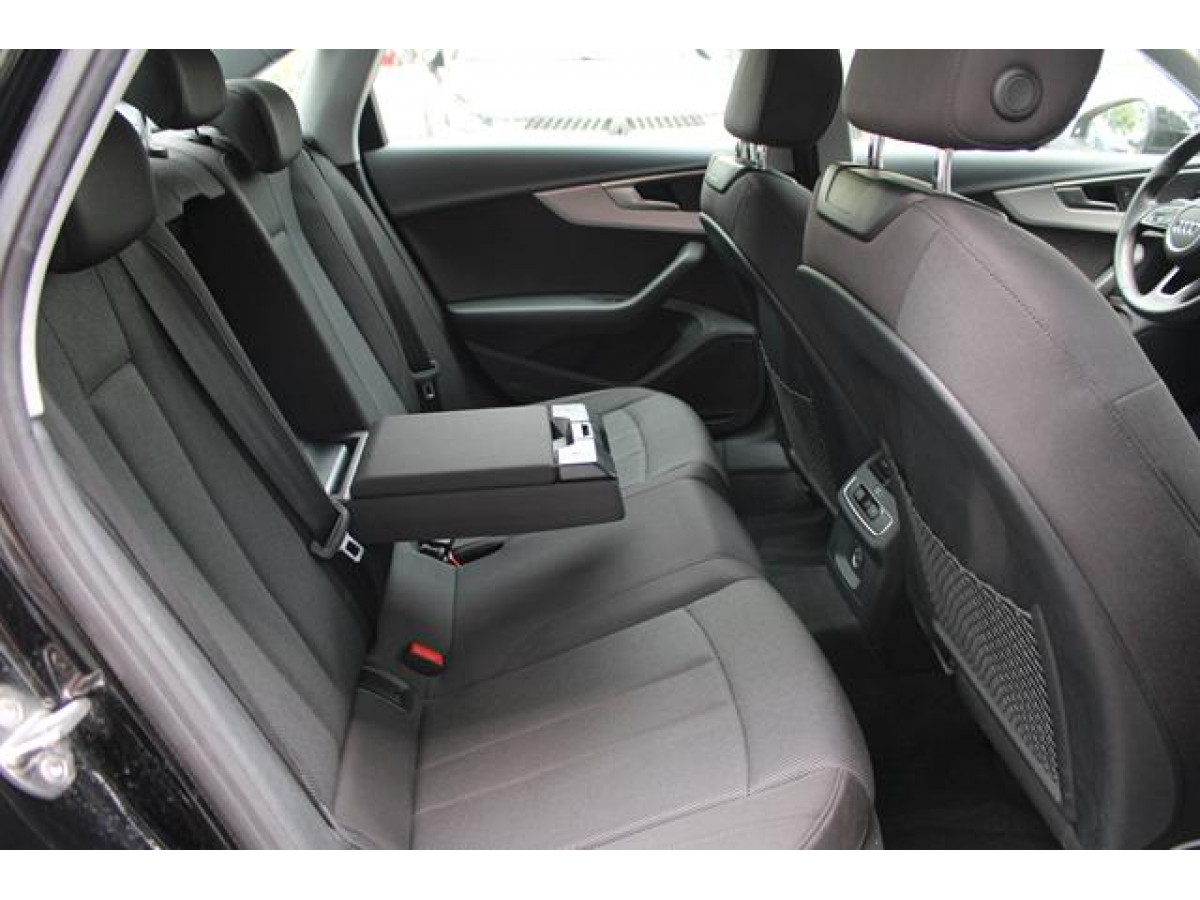 Audi A4 35 TFSI Hybrid 