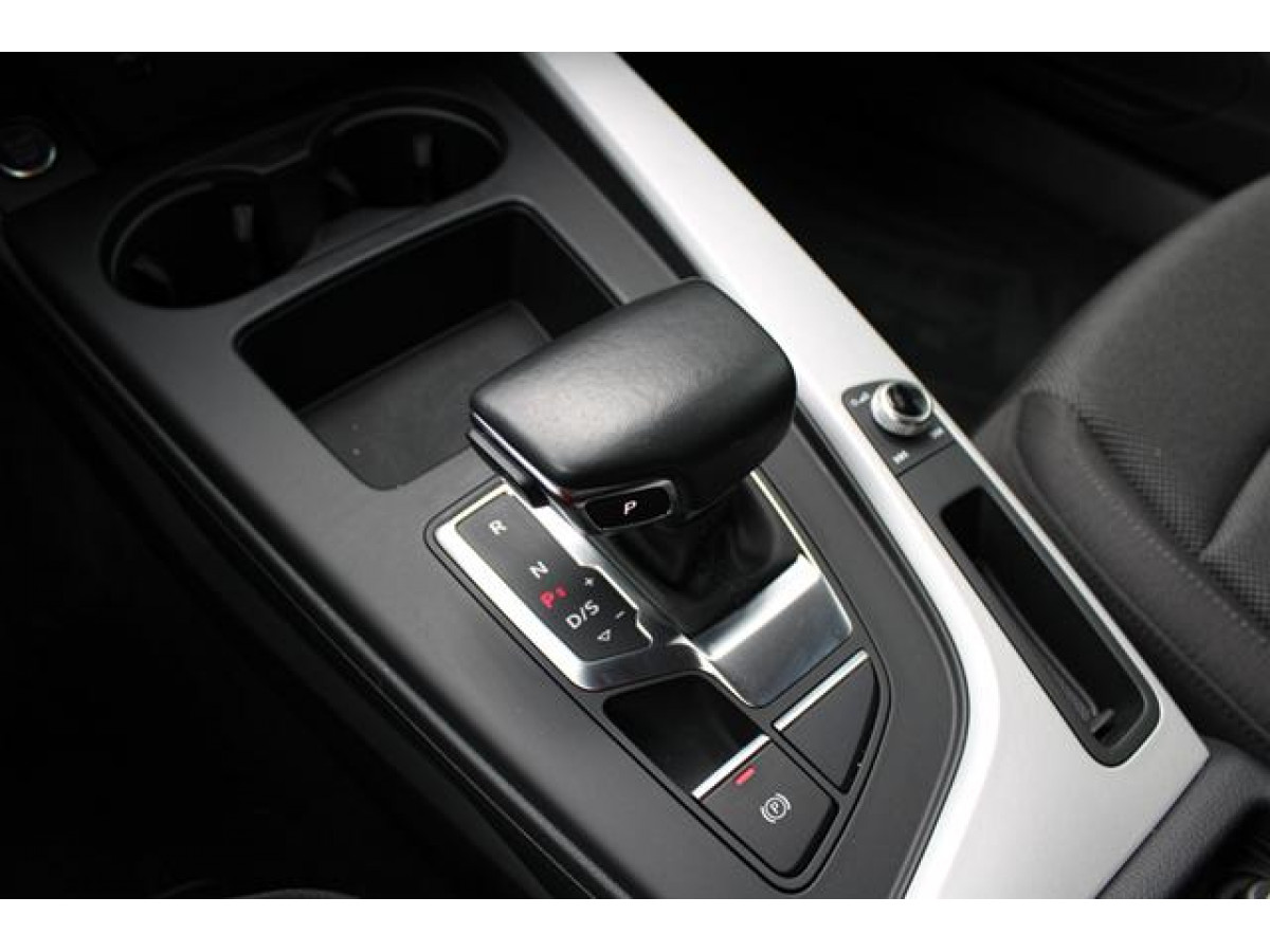 Audi A4 35 TFSI Hybrid 
