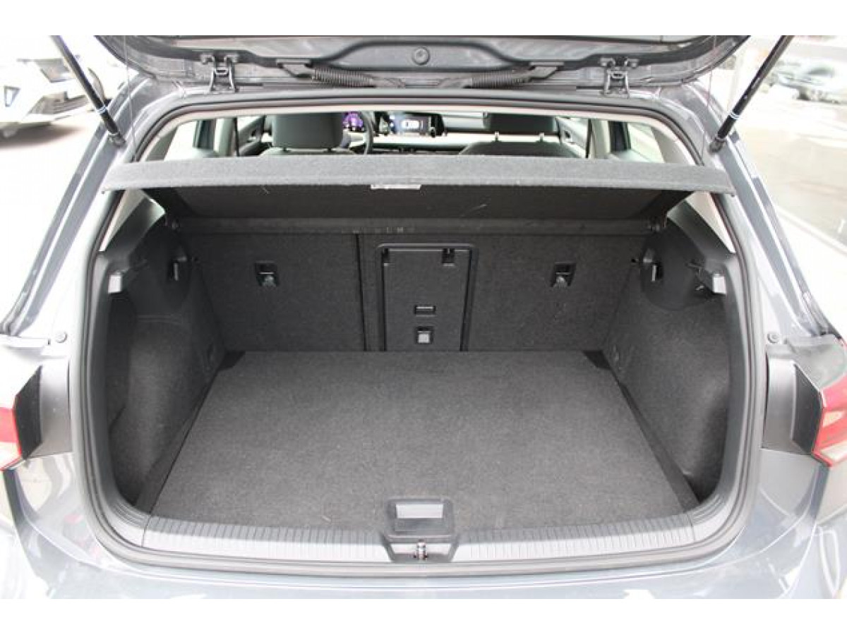 Volkswagen Golf 8 1.0 TSI Life 