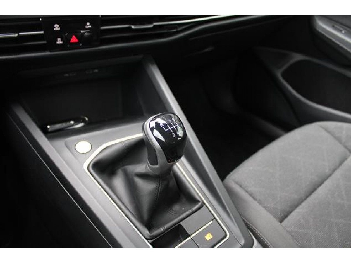 Volkswagen Golf 8 1.0 TSI Life 