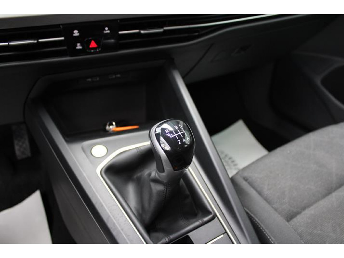 Volkswagen Golf 8 1.0 TSI Life 