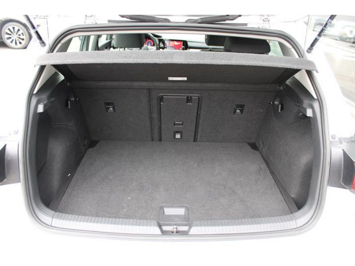 Volkswagen Golf 8 1.0 TSI Life 