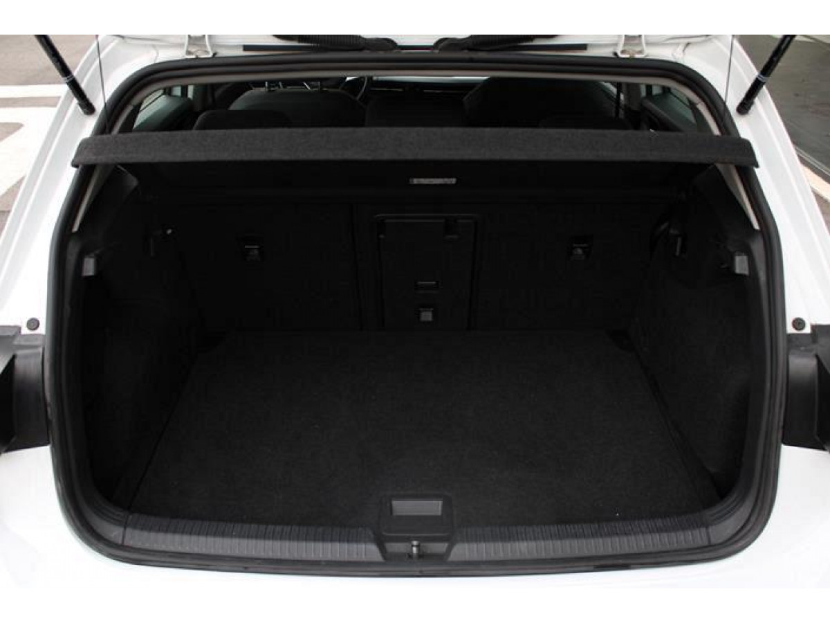 Volkswagen Golf 8 1.0 TSI Life 