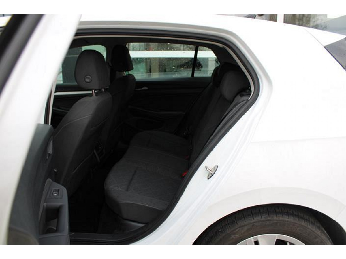 Volkswagen Golf 8 1.0 TSI Life 