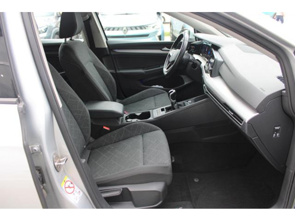 Volkswagen Golf 8 1.0 TSI Life 