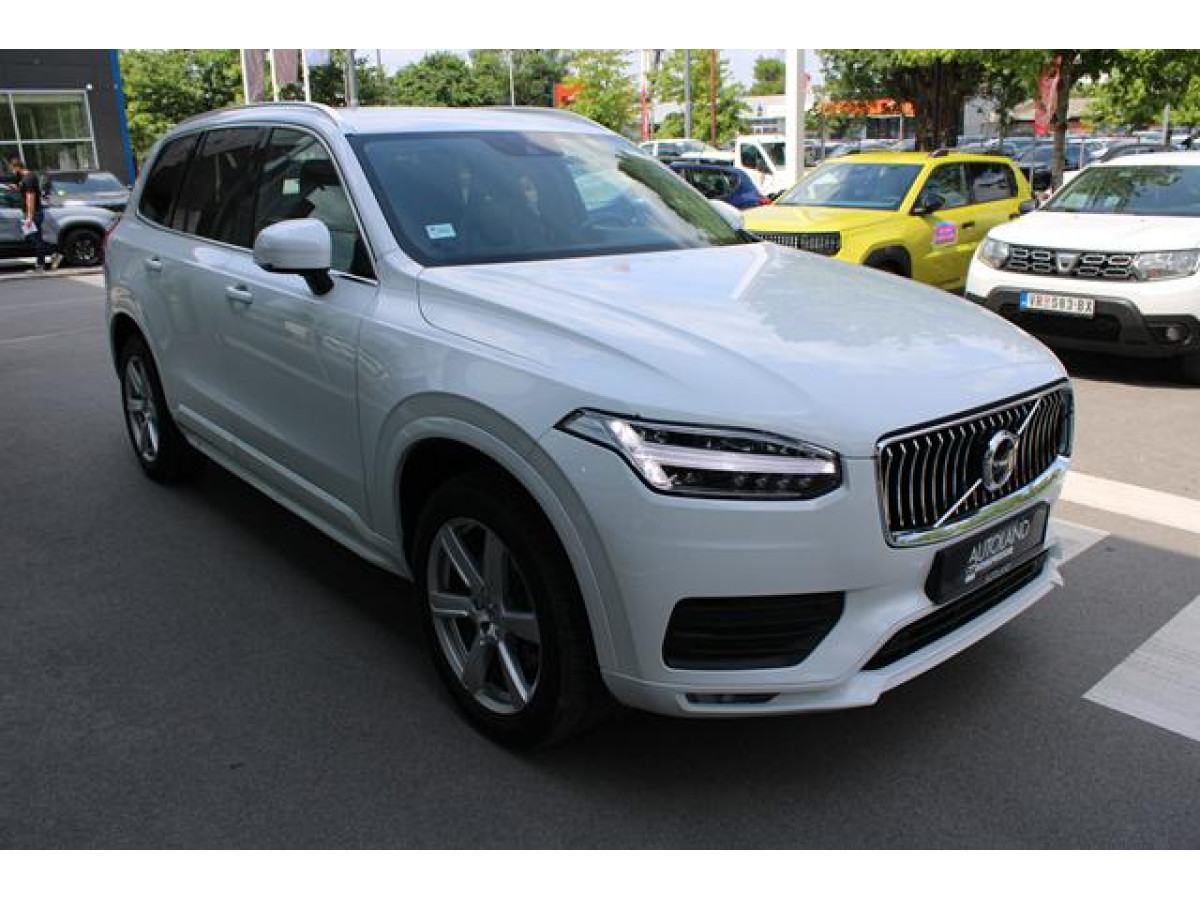 Volvo XC90 2.0 B5 MOMENTUM PRO 