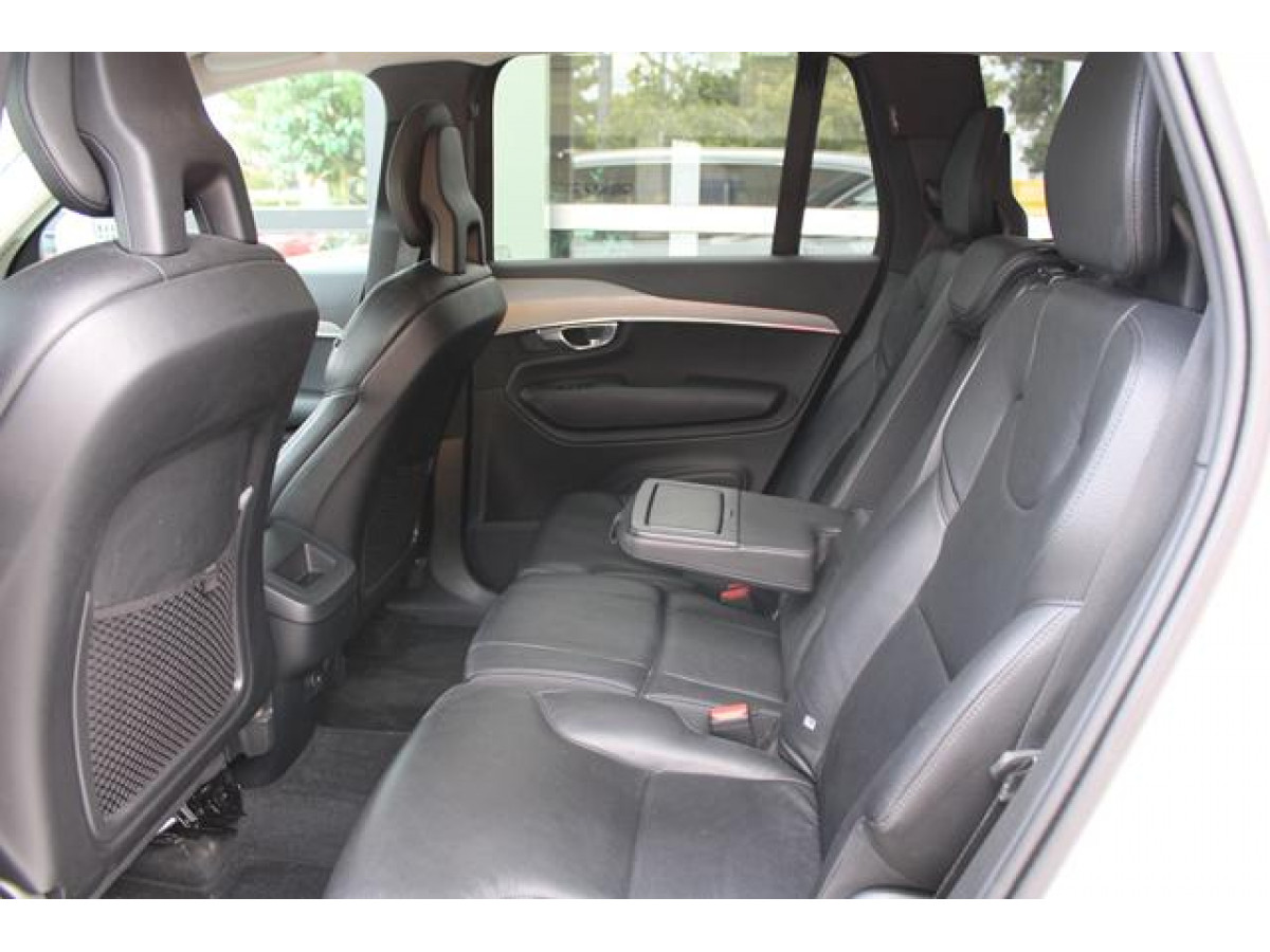 Volvo XC90 2.0 B5 MOMENTUM PRO 
