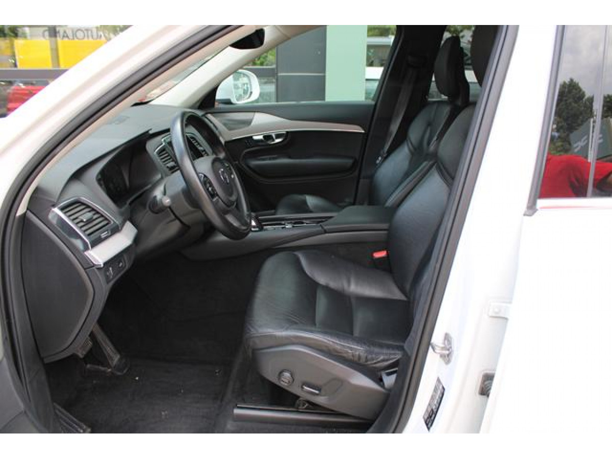 Volvo XC90 2.0 B5 MOMENTUM PRO 