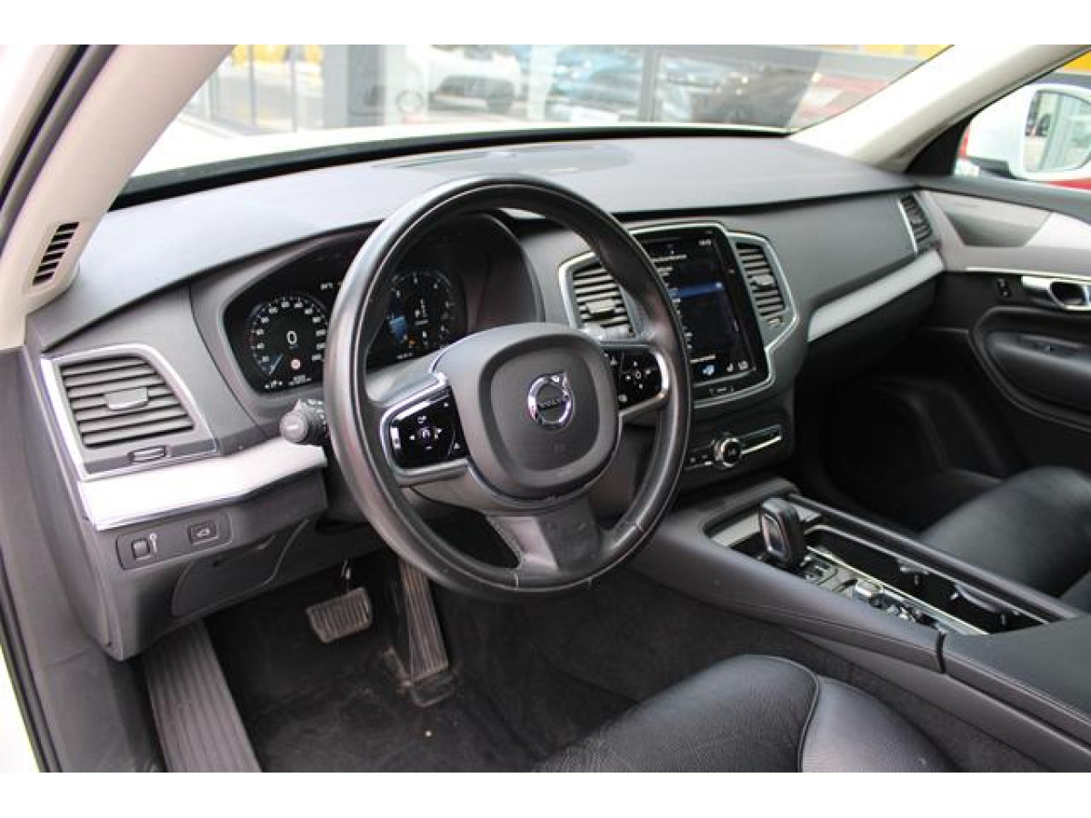 Volvo XC90 2.0 B5 MOMENTUM PRO 
