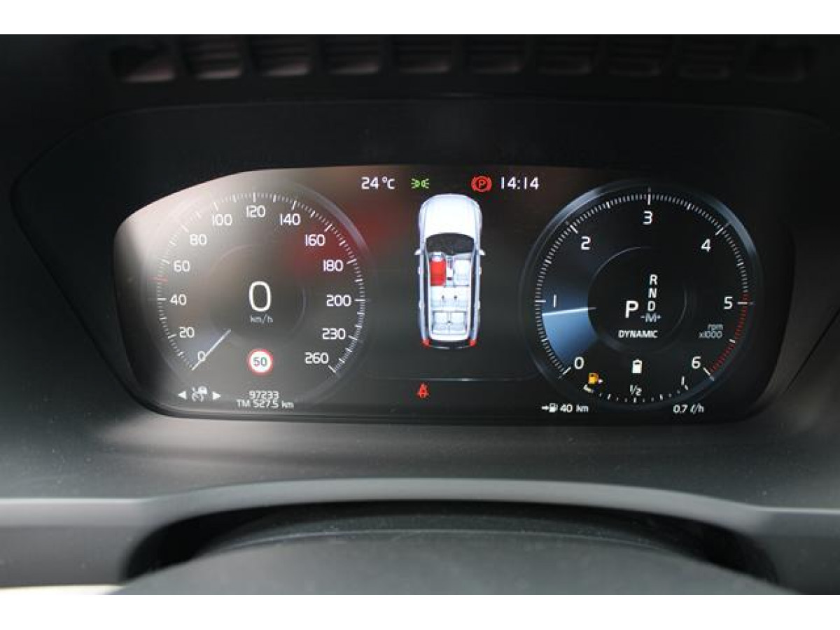 Volvo XC90 2.0 B5 MOMENTUM PRO 
