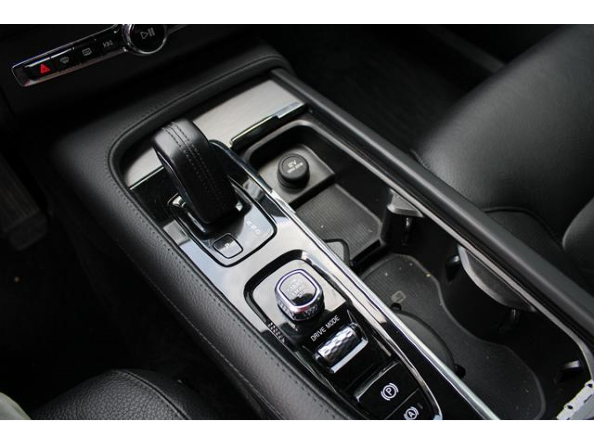 Volvo XC90 2.0 B5 MOMENTUM PRO 