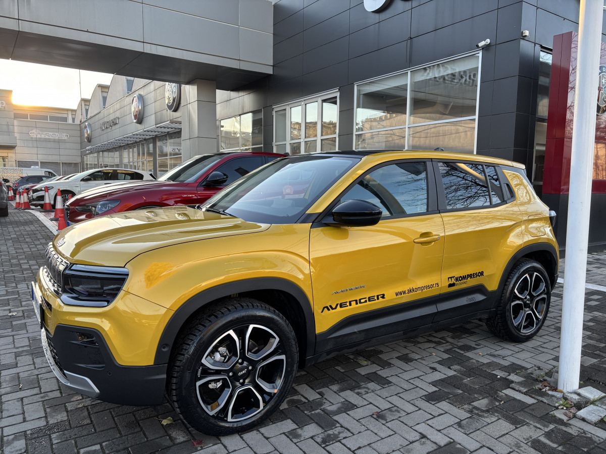 Jeep Avenger MHEV 1.2 100ks DCT6 Summit DEMO