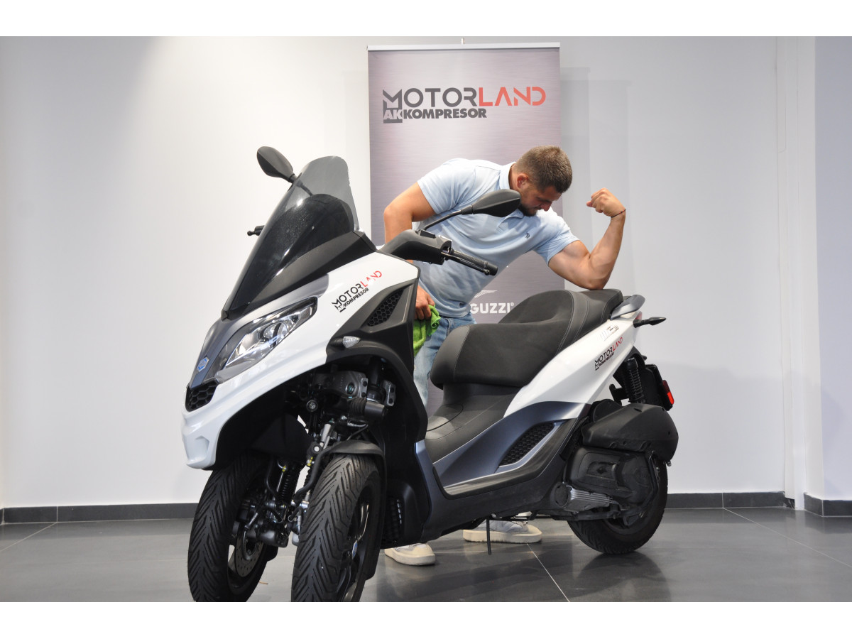 Piaggio MP3 300 