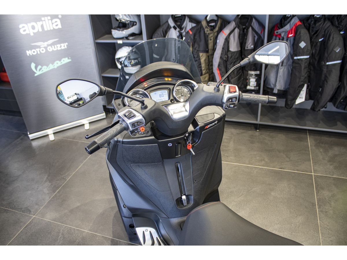 Piaggio MP3 300 Sport 