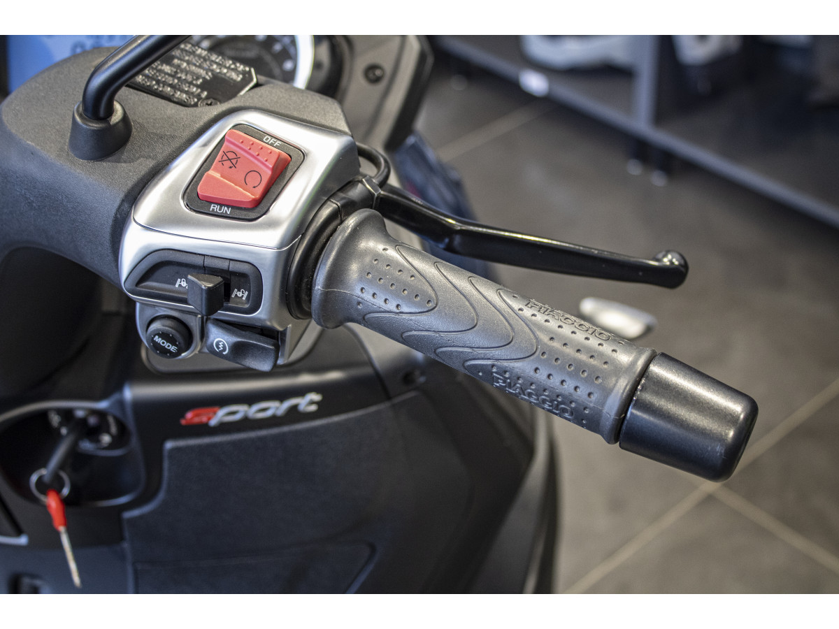 Piaggio MP3 300 Sport 