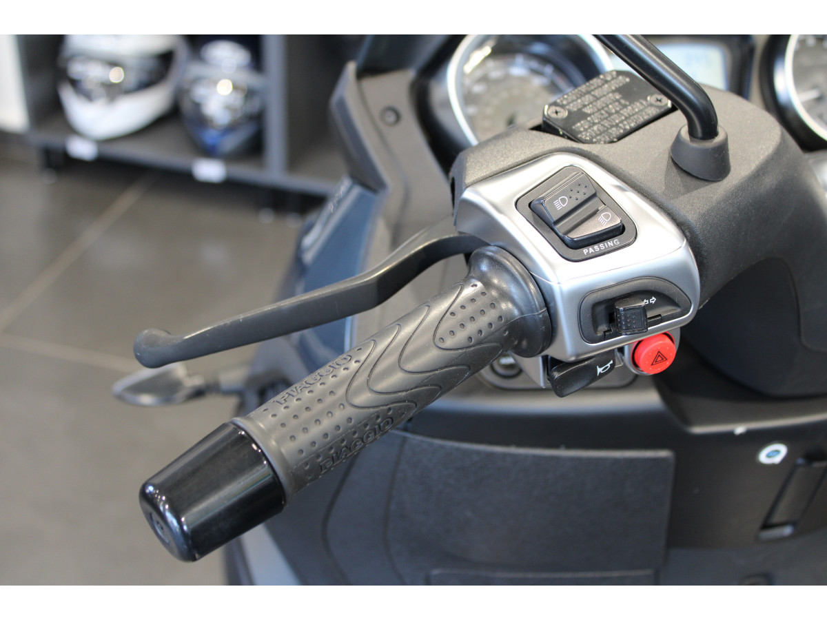 Piaggio MP3 300 Sport 