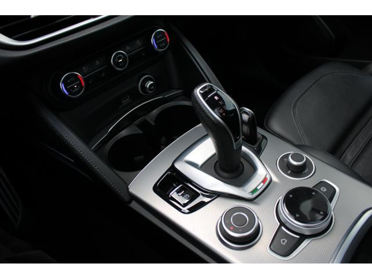 Alfa Romeo Stelvio 2.0 VELOCE AUT 