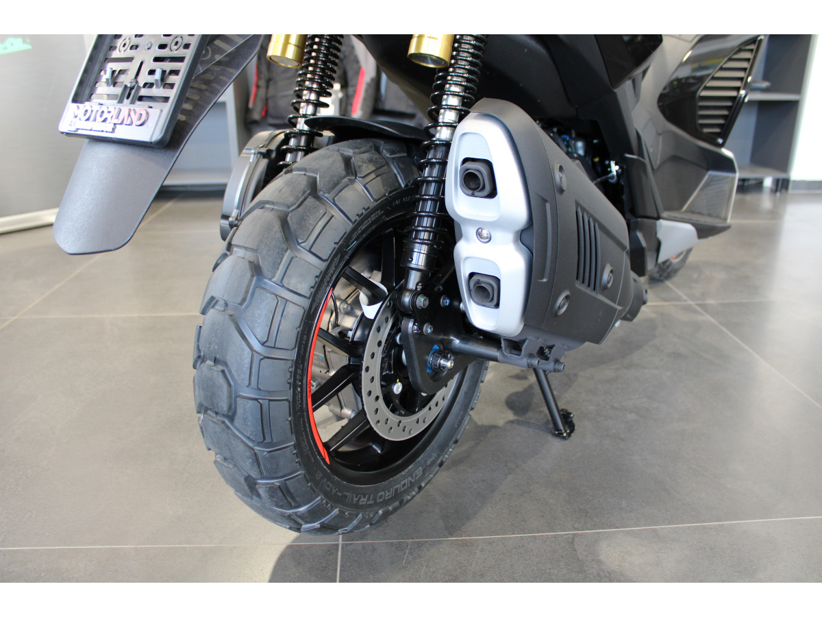 Aprilia SR GT 400 