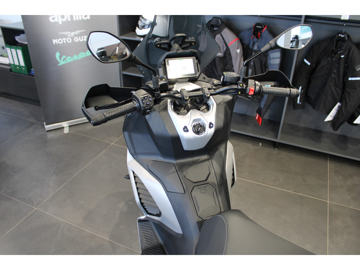 Aprilia SR GT 400 