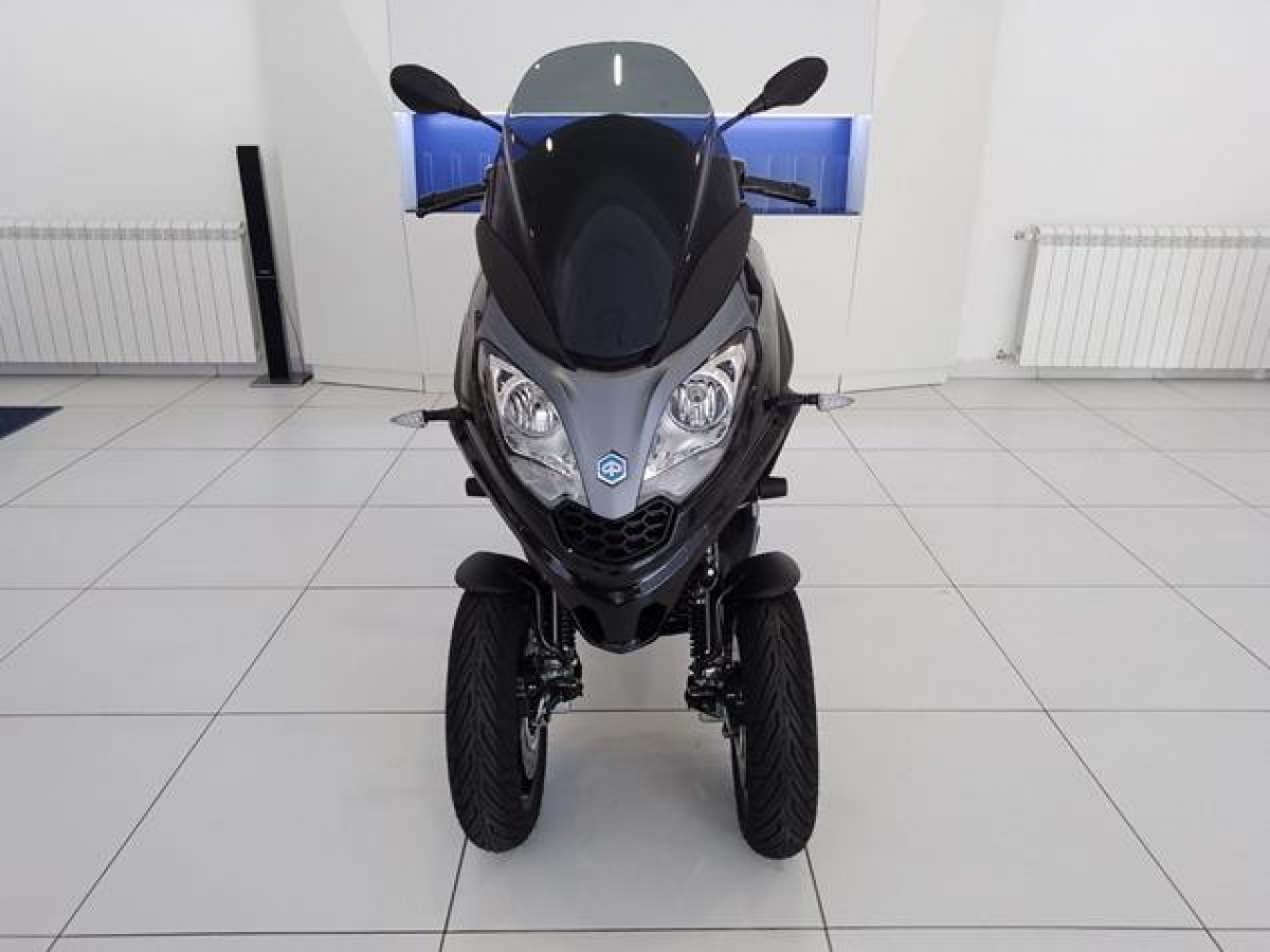 Piaggio MP3 300 Sport 
