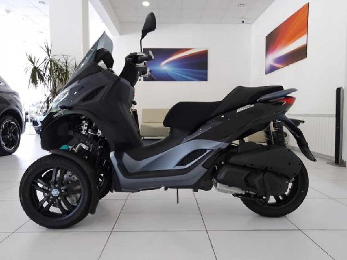 Piaggio MP3 300 Sport 