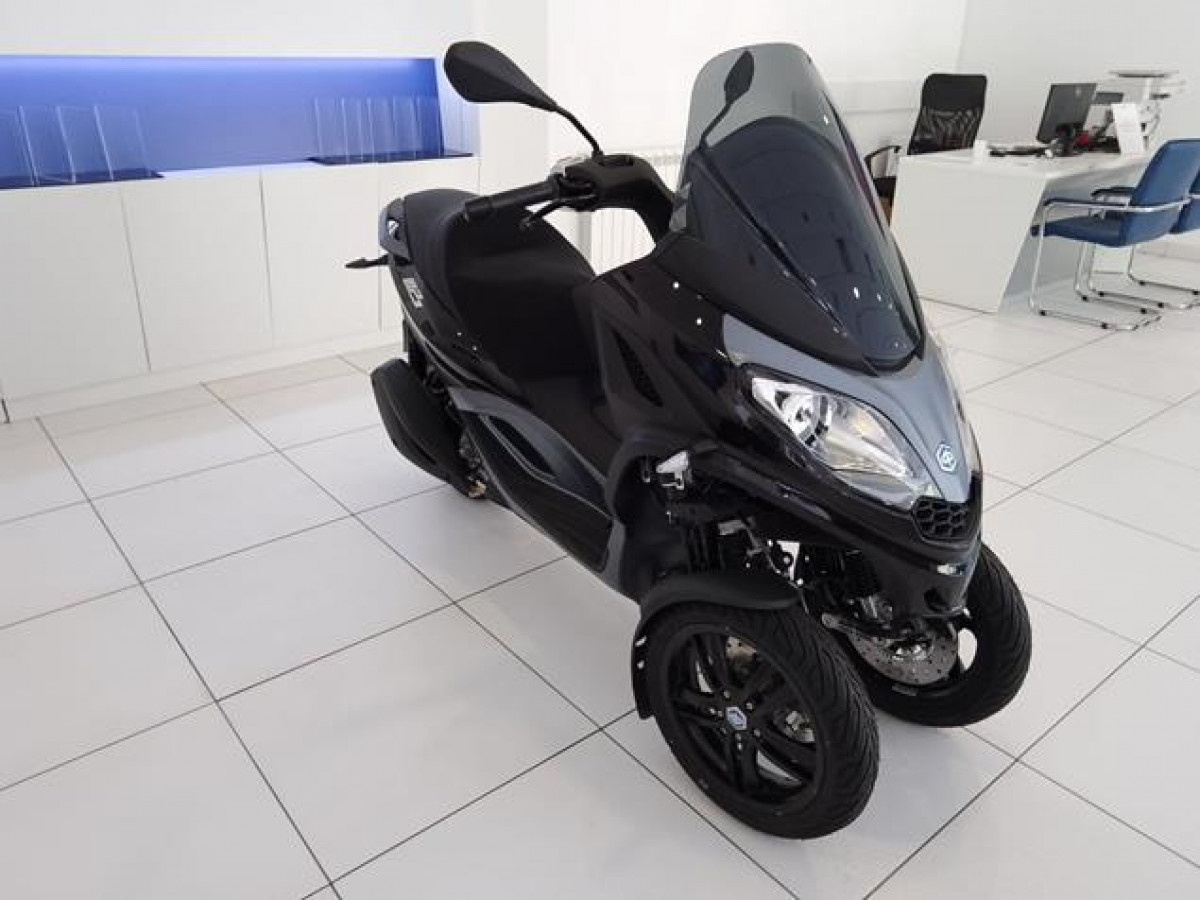 Piaggio MP3 300 Sport 