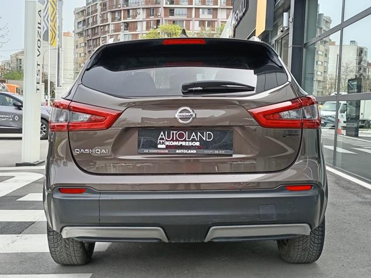 Nissan Qashqai 1.6 dCi N-Connecta Plus AUT