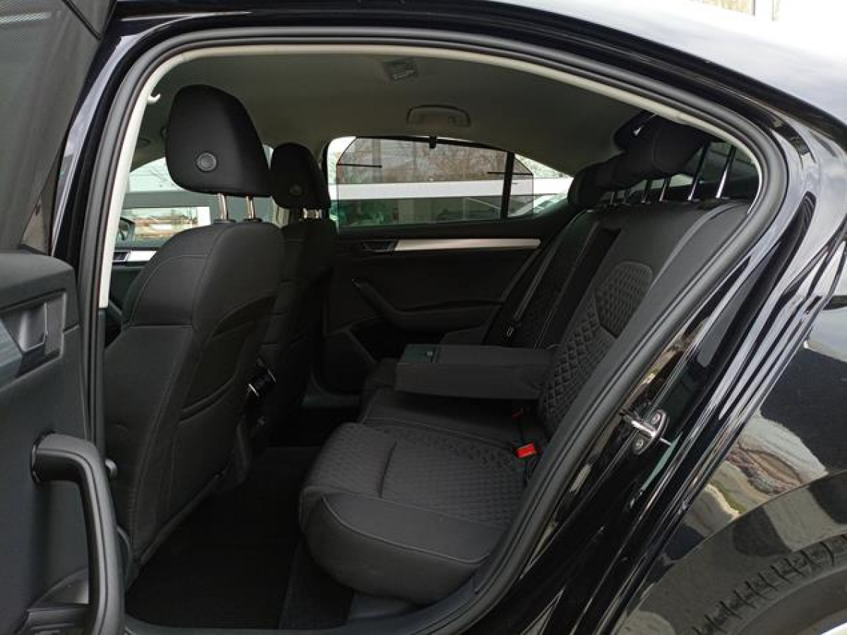 Škoda Superb 2.0 TDI Ambition DSG