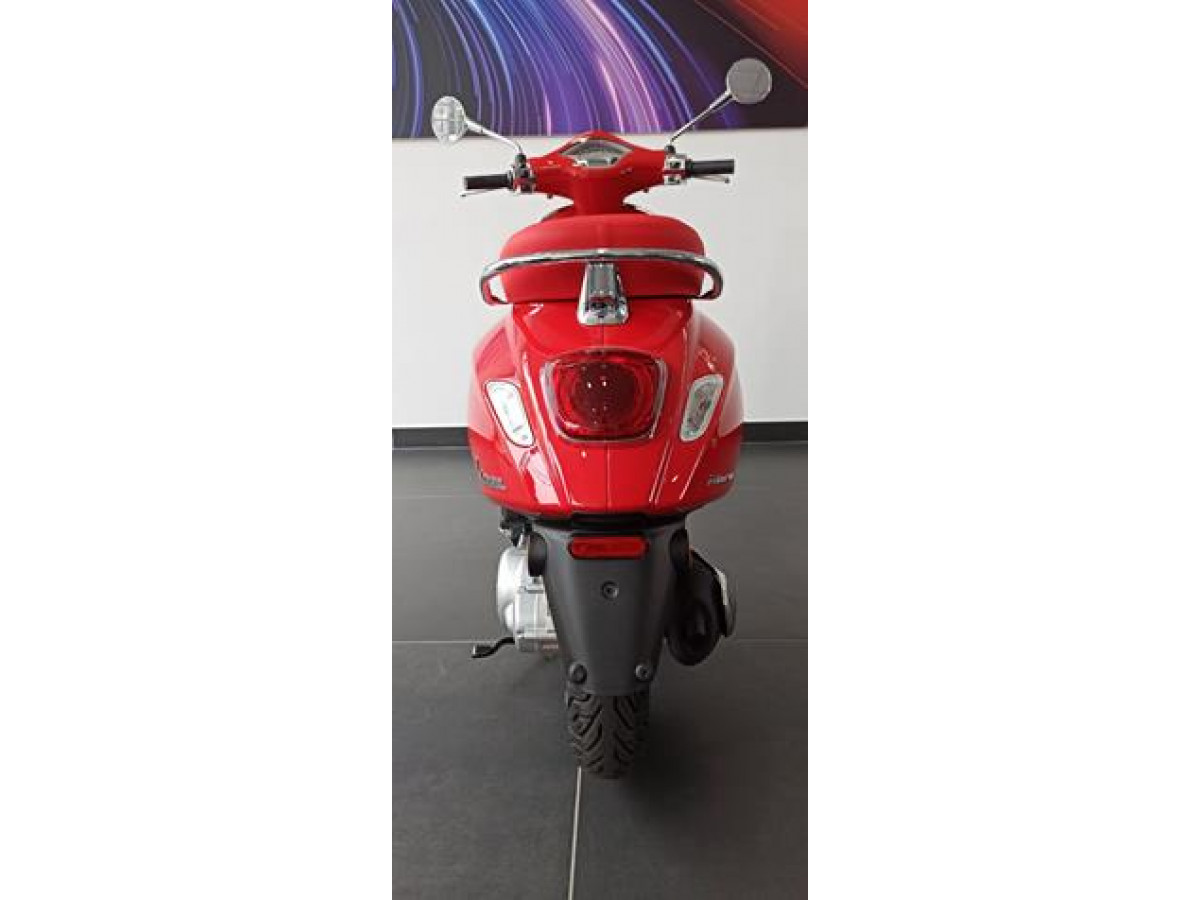 Vespa Primavera 50 Red