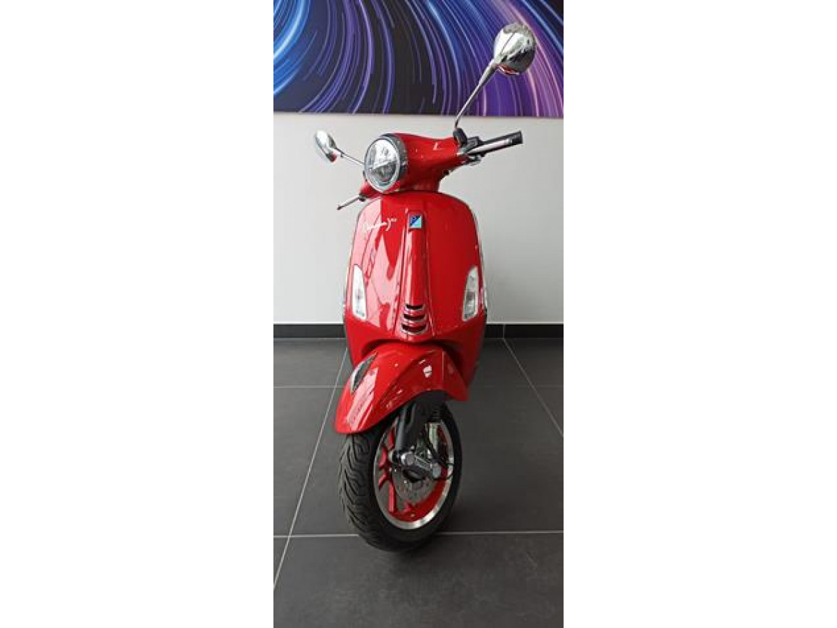 Vespa Primavera 50 Red