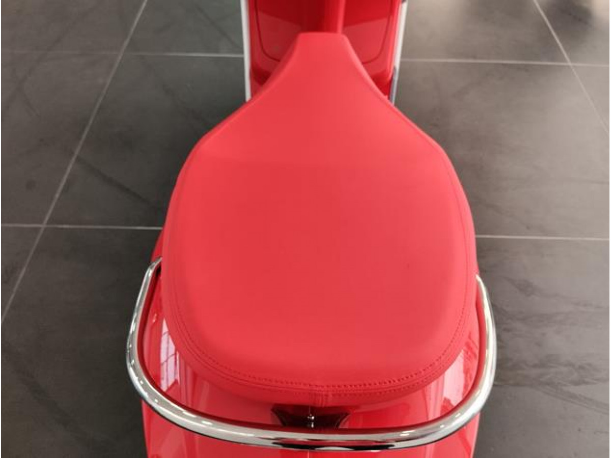 Vespa Primavera 50 Red