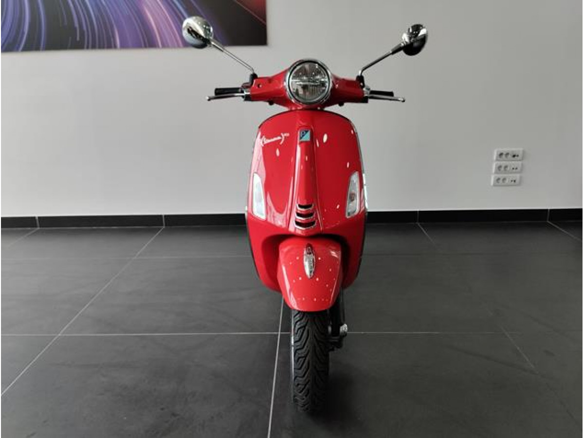 Vespa Primavera 50 Red