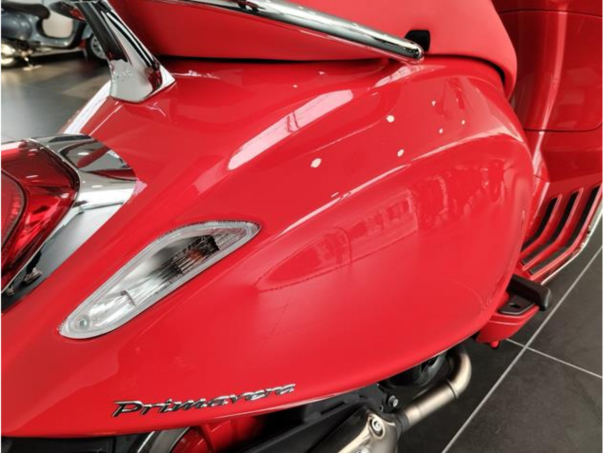 Vespa Primavera 50 Red