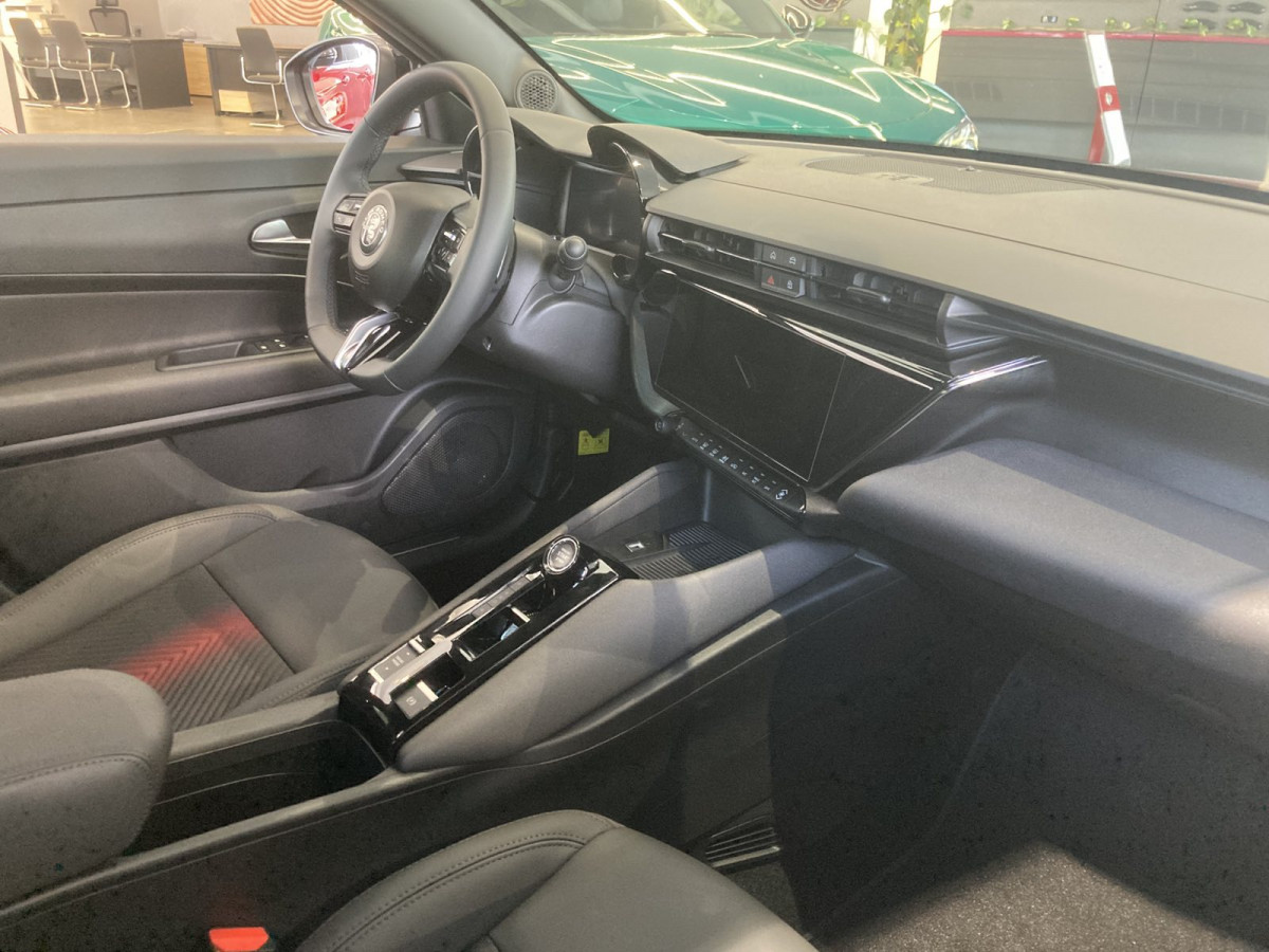 Alfa Romeo Junior 1.2 136ks MHEV DCT6 SPECIALE 