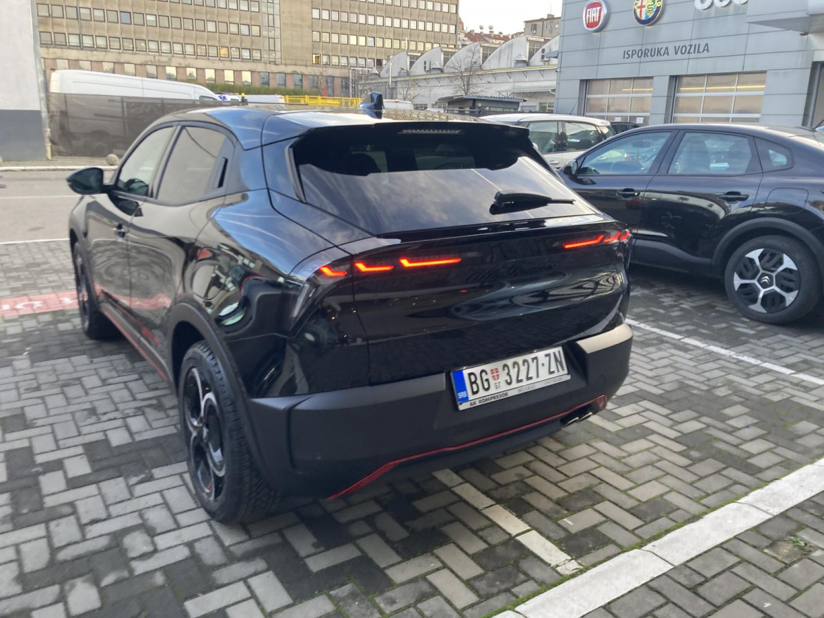 Alfa Romeo Junior 1.2 136ks MHEV DCT6 SPECIALE DEMO 