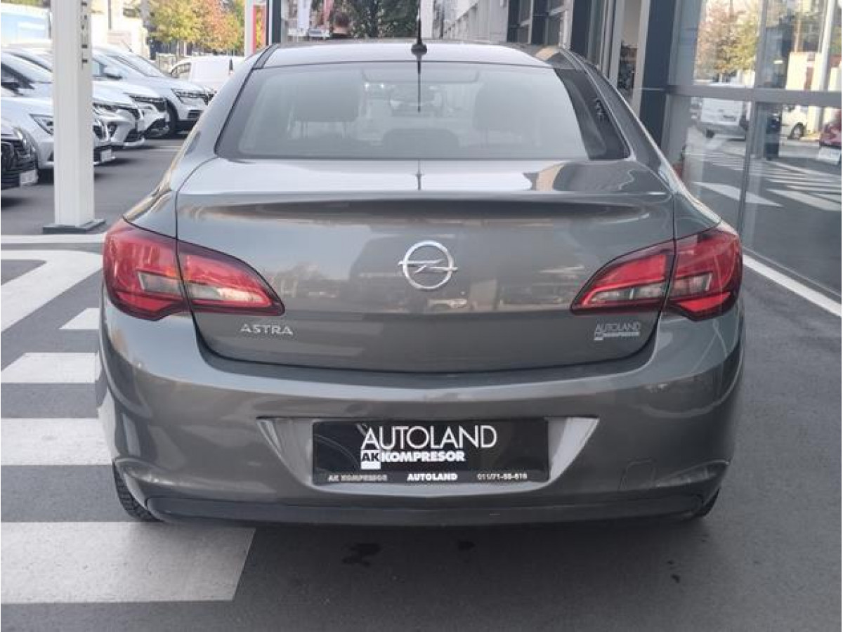 Opel Astra J 1.6 Enjoy Aut