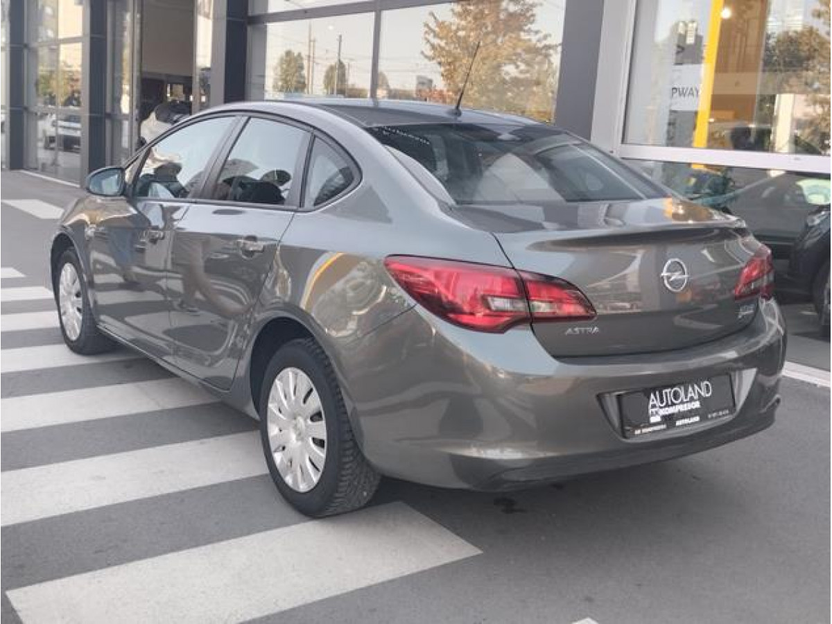 Opel Astra J 1.6 Enjoy Aut