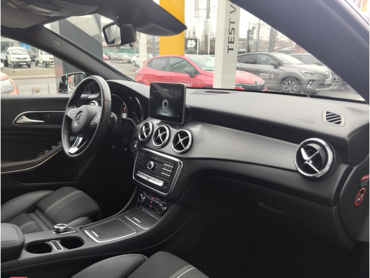 Mercedes Benz CLA 180 1.6 AUT