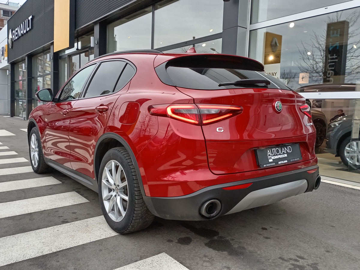 Alfa Romeo Stelvio 2.0 Q4