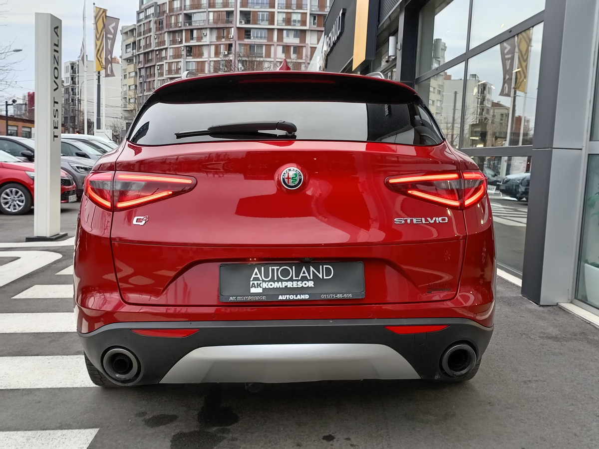Alfa Romeo Stelvio 2.0 Q4