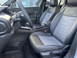 Jeep Avenger MHEV 1.2 136ks DCT6 UPLAND 4X4e - DEMO 