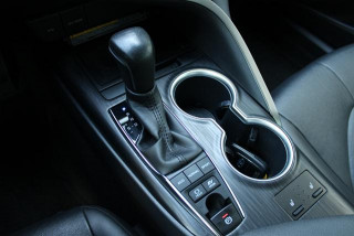 Toyota Camry 2.5 HYBRID CVT 