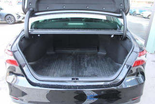 Toyota Camry 2.5 HYBRID CVT 